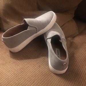 Gray Steve Madden pull on tennis shoe size 6 1/2